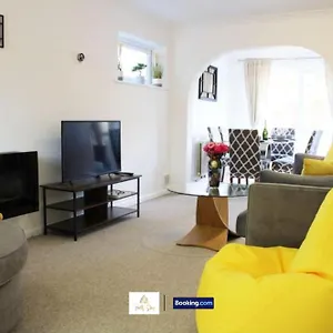 4 Bedroom House With Parking Near Centre By Trinity Short Lets & Serviced Holiday home Cambridge (Cambridgeshire)